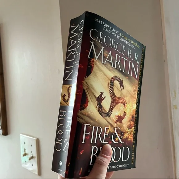 📚 4/25$📚 Fire and Blood Book by George R. R. Martin - Picture 4 of 6